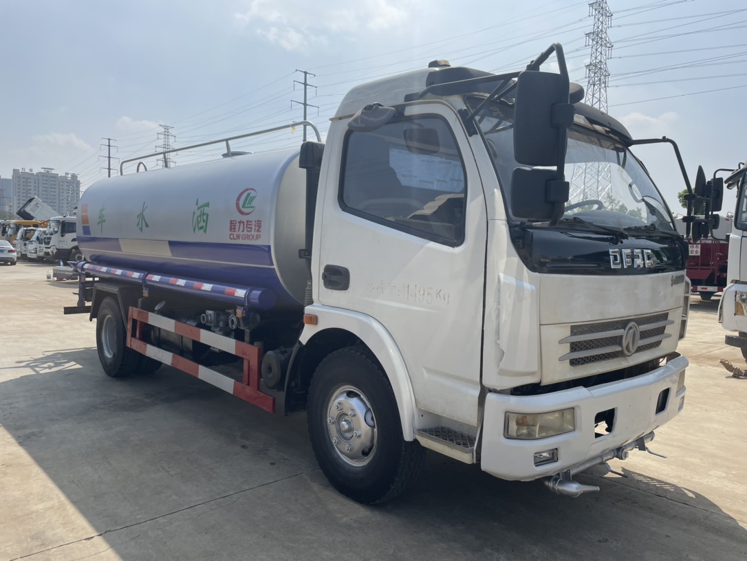  1??車型：10方灑水車 2??年份：2016年11月 3??發動機：朝柴140馬力，國四 4??底盤配置：東風多利卡，3800軸距，六檔變速箱， 5??上裝