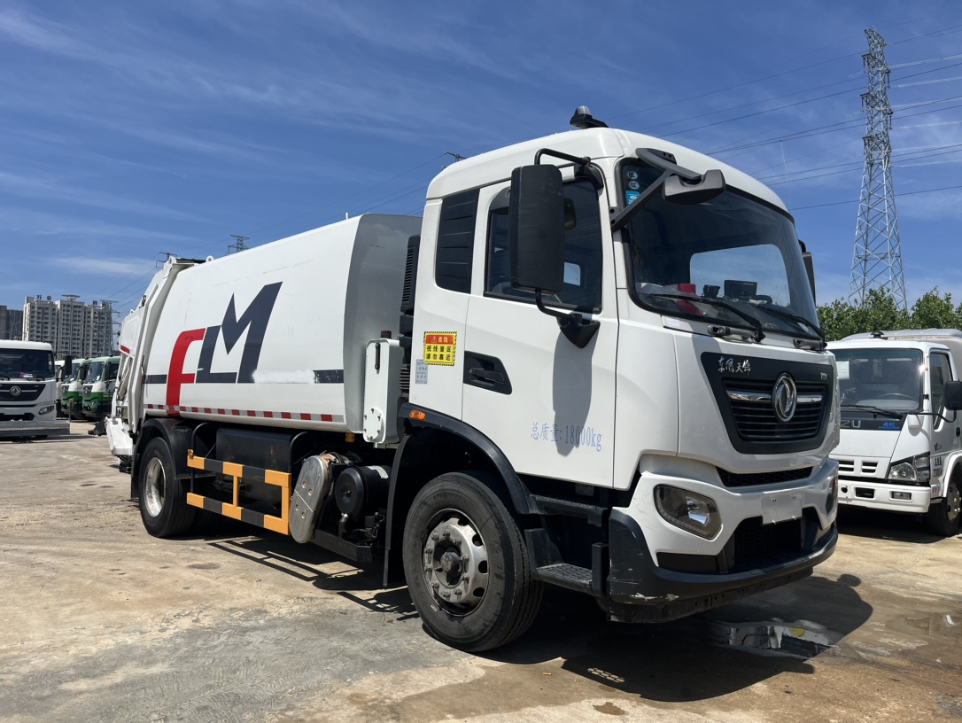 二手福龍馬14方壓縮 2??年份：2021年6月 3??發動機：康機230馬力，國六 4??底盤配置：東風天錦底盤，4500軸距，六檔變速箱，275真空胎 5?